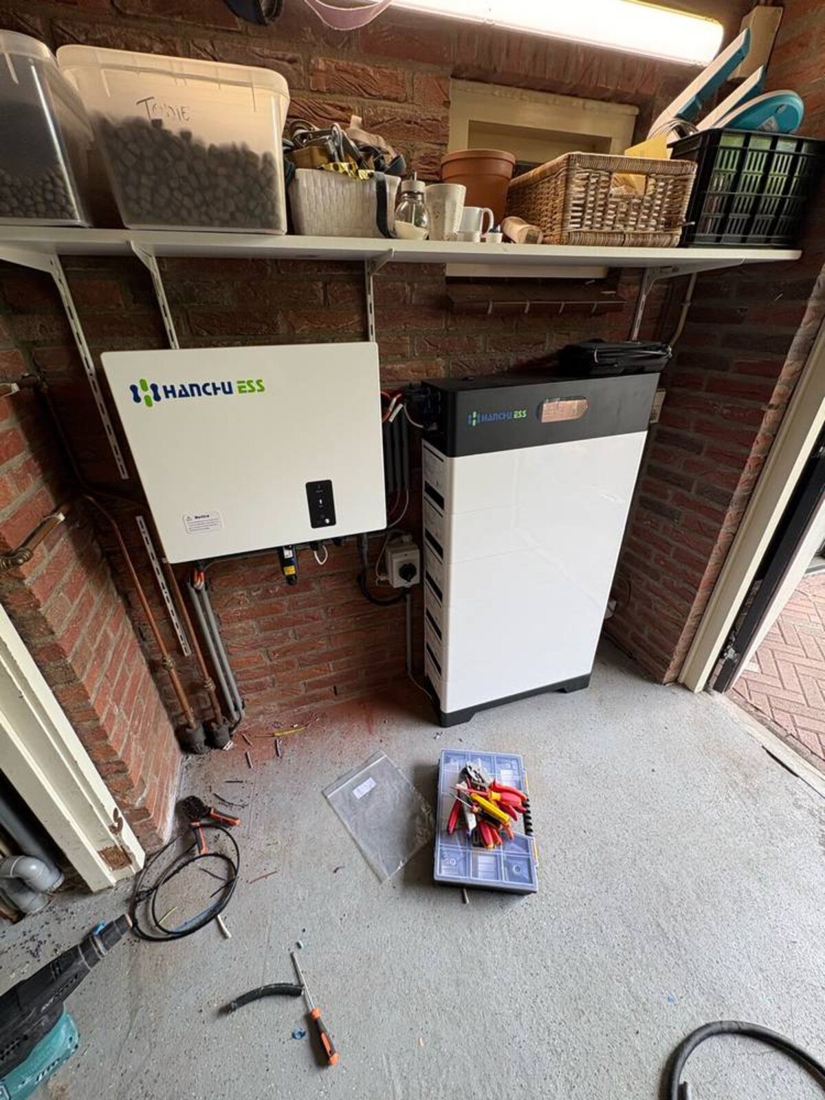 Thuisbatterij naast de meterkast